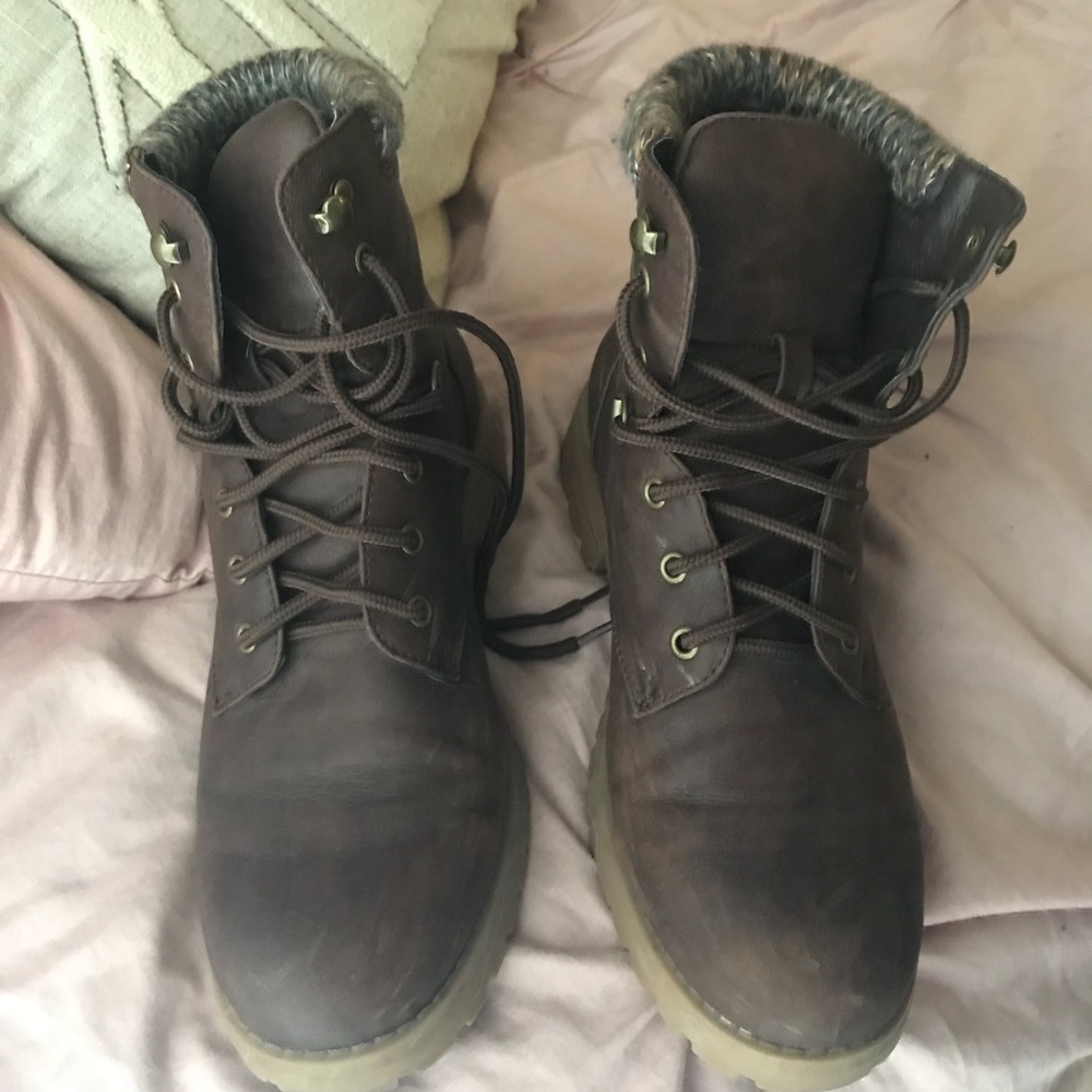 Combat type winter boots